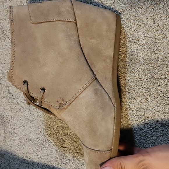 Tom's khaki platform booties size 7.5 - Picture 12 of 17